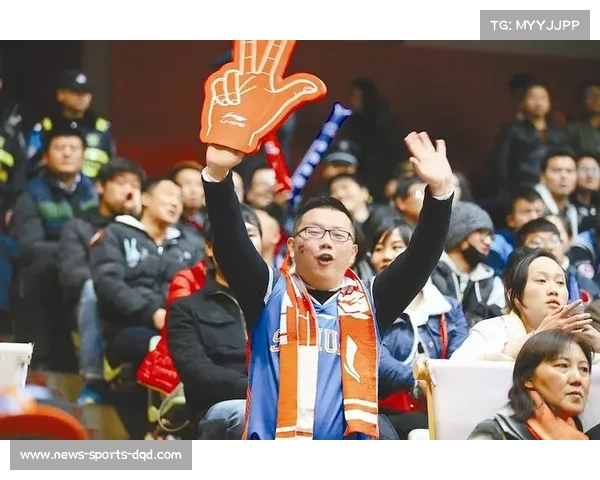 玉林承办CBA季前赛,当地球迷热情观赛。